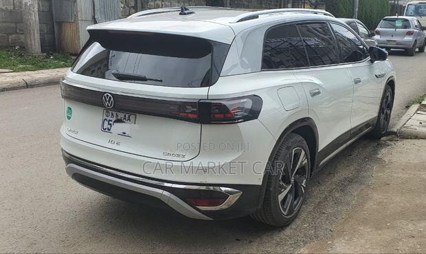 Volkswagen ID.6 2024 White