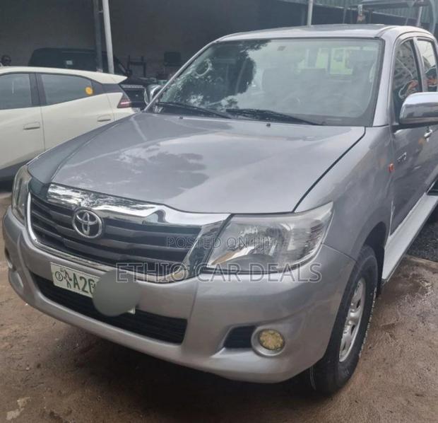 Toyota Hilux 2014 Teal