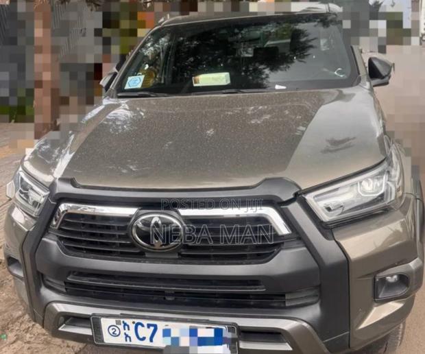 Toyota Hilux 2022 Gray