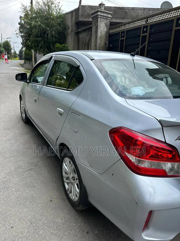 Mitsubishi Attrage 2022 Silver