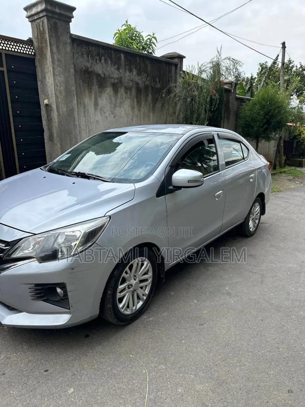 Mitsubishi Attrage 2022 Silver
