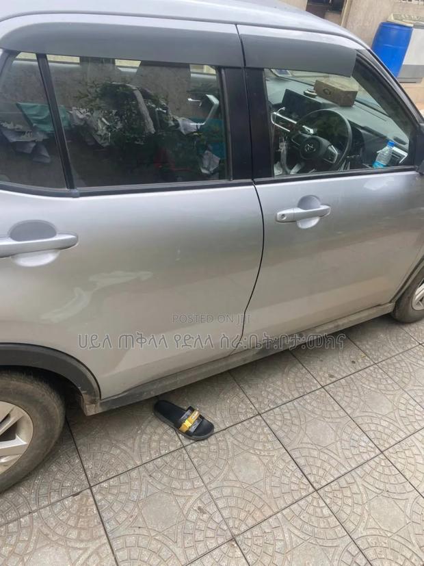 Toyota Raize 2023 Silver