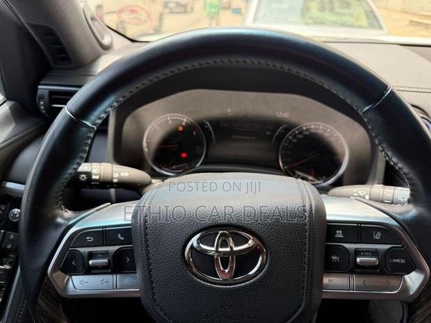 Toyota Land Cruiser 2023 White