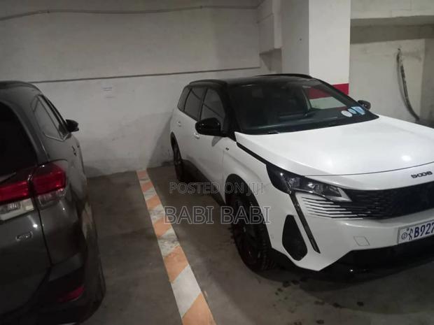 Peugeot 5008 2022 White