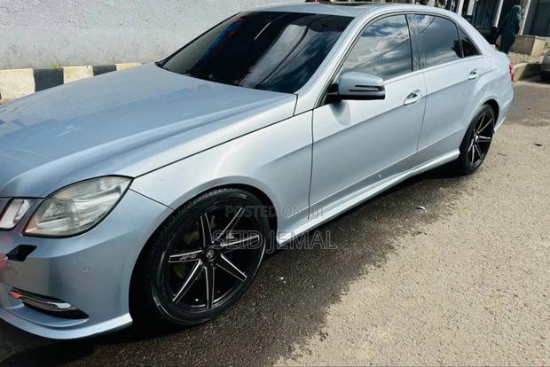 Mercedes-Benz E200 2014 Silver
