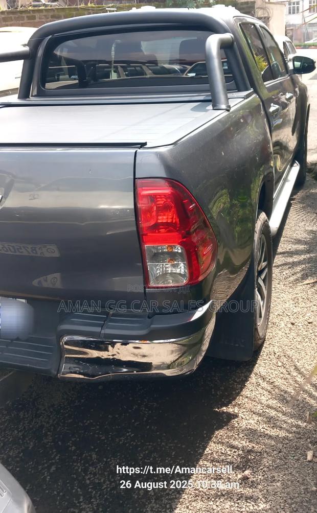 Toyota Hilux 2017 Gray