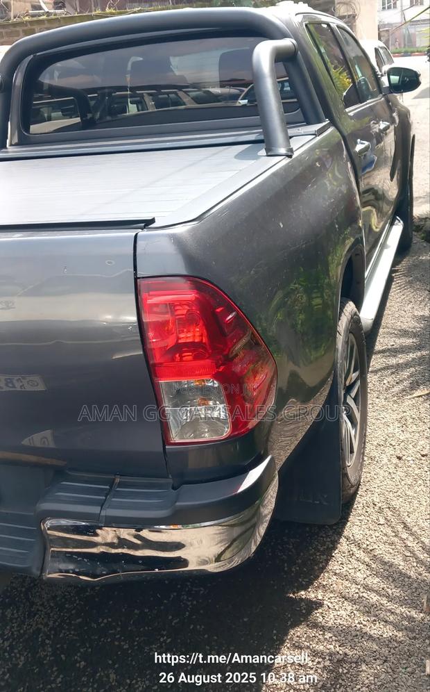 Toyota Hilux 2017 Gray