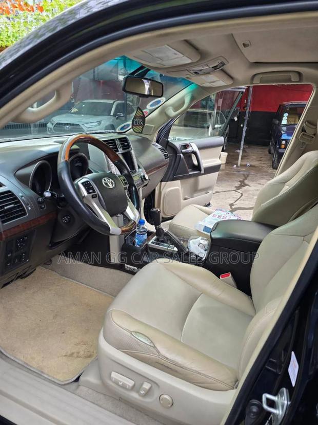 Toyota Land Cruiser 2012 Black