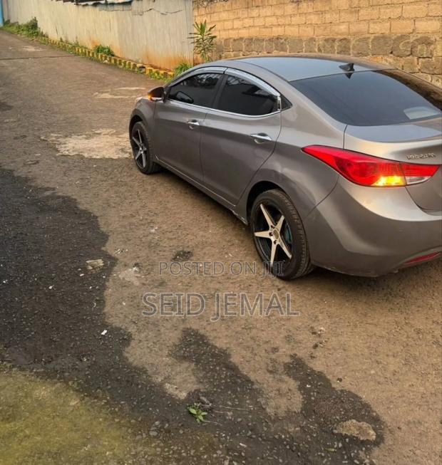 Hyundai Avante 2012 Silver
