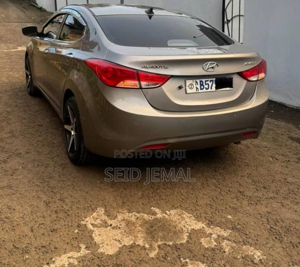 Hyundai Avante 2012 Silver
