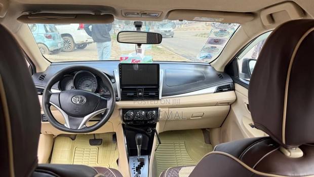Toyota Yaris 2016 Gray