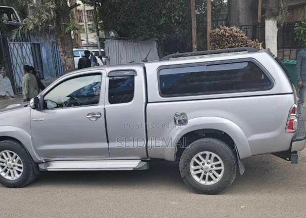 Toyota Hilux 2015 Silver