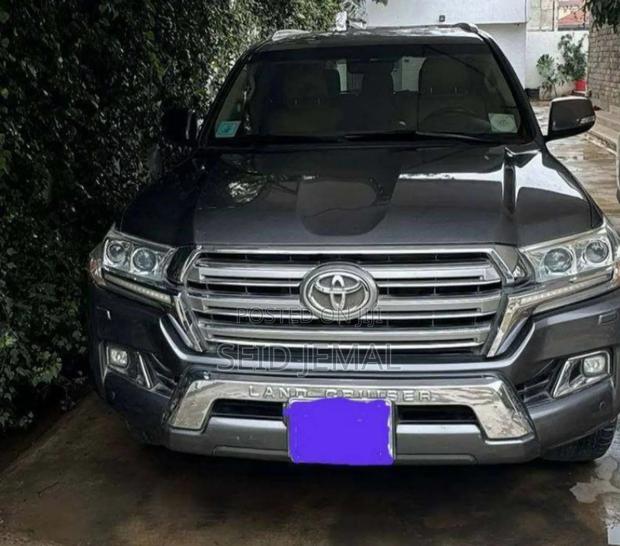 Toyota Land Cruiser 2015 Gray