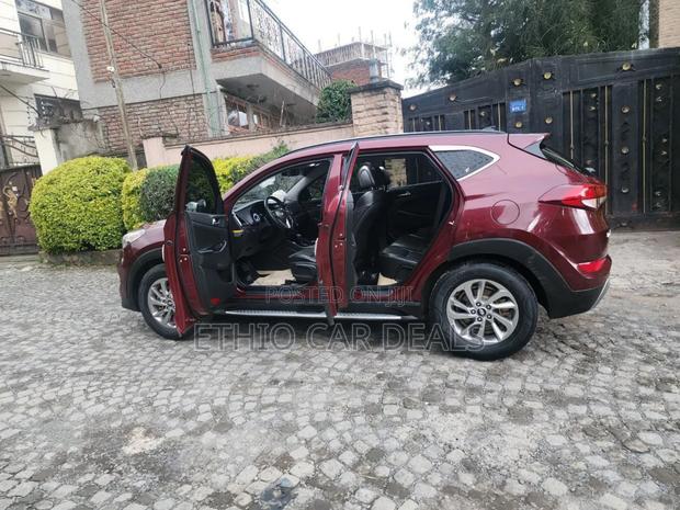 Hyundai Tucson 2017 Red