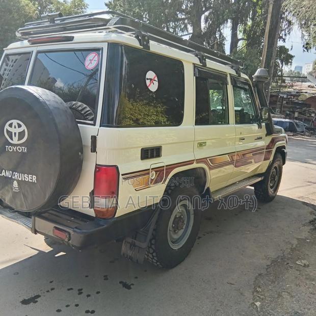 Toyota Land Cruiser 2015 White