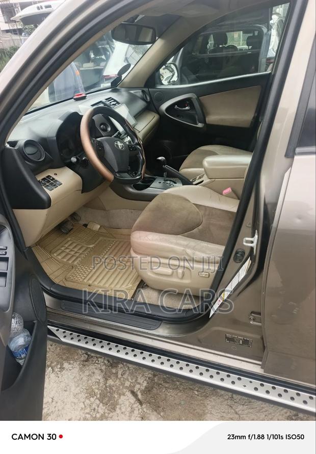 Toyota RAV4 2012