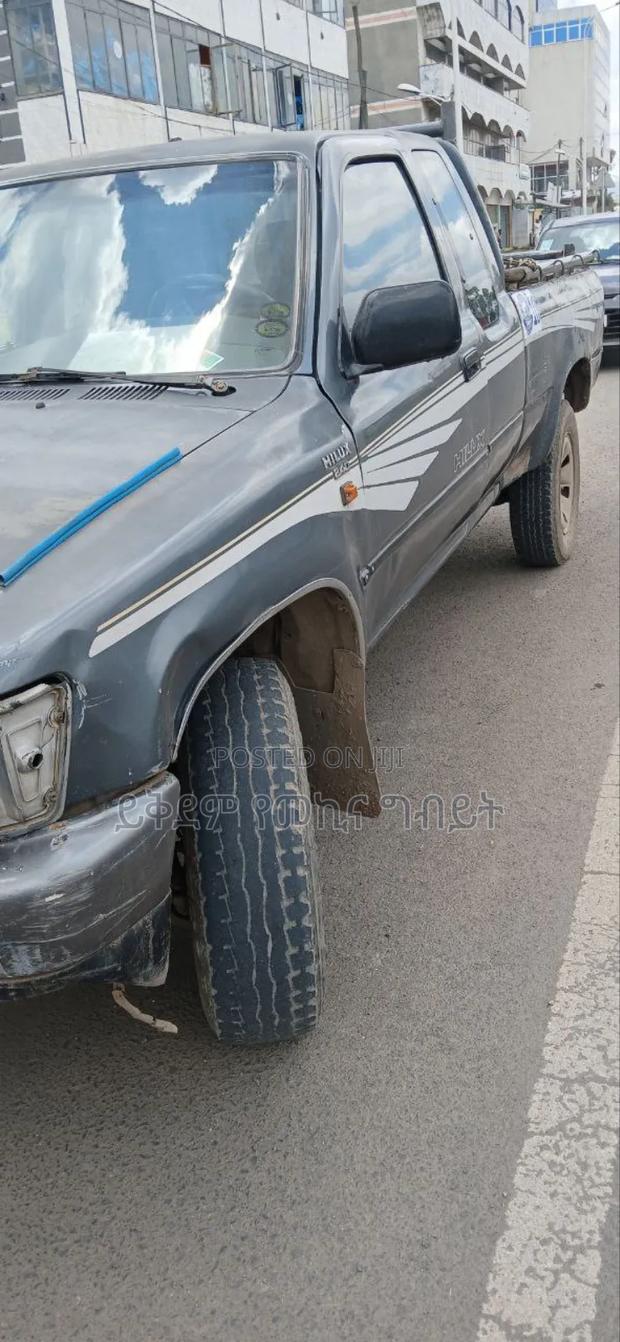 Toyota Hilux 1991 Gray