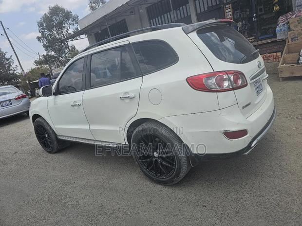 Hyundai Santa Fe 2013 White