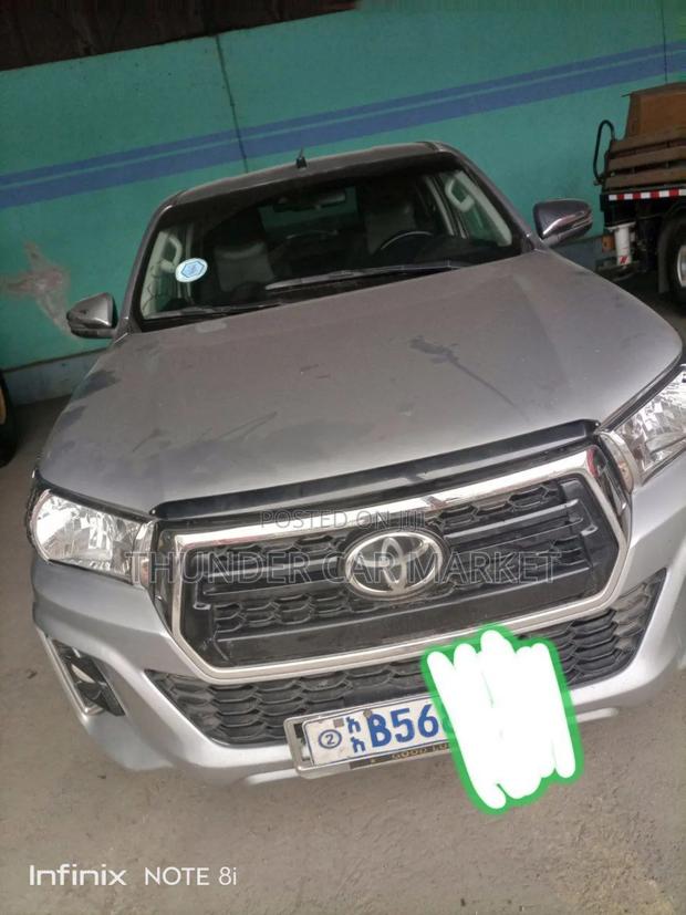 Toyota Hilux 2021 Silver