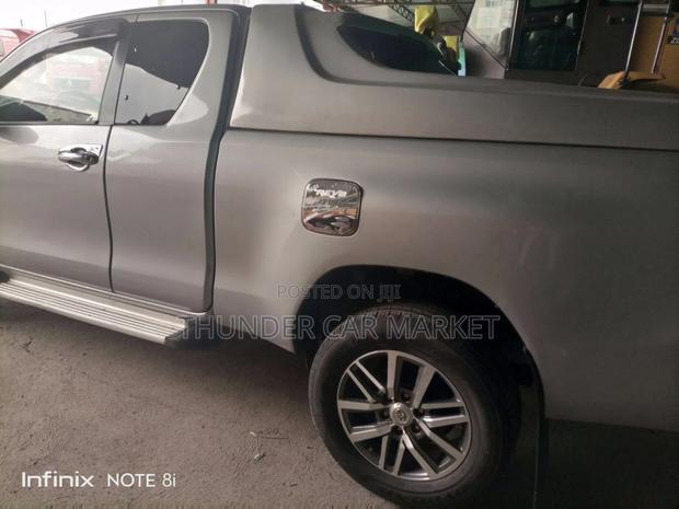 Toyota Hilux 2021 Silver