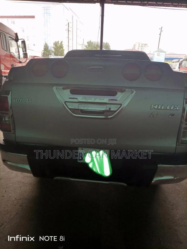 Toyota Hilux 2021 Silver