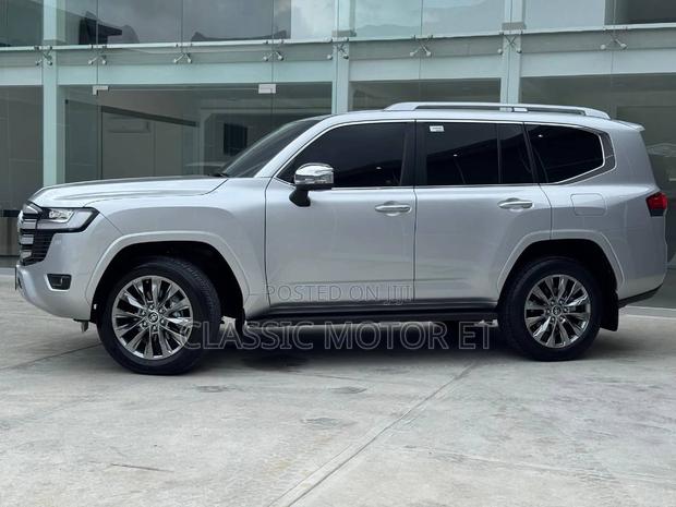 New Toyota Land Cruiser 2023 Silver