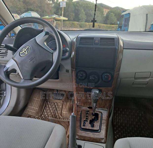 Toyota Corolla 2012 Silver