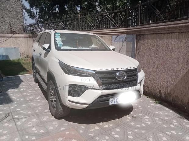 Toyota Fortuner 2022 Ivory
