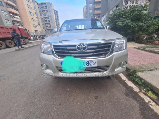 Toyota Hilux 2024 Silver