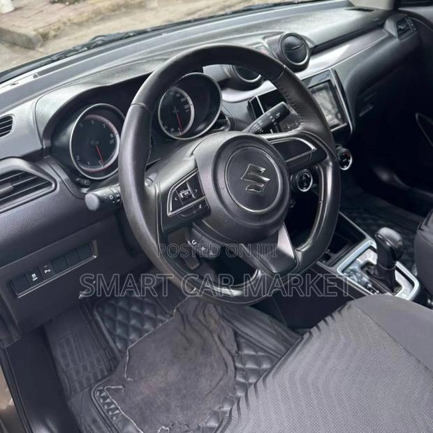 Suzuki Swift 2022 Silver