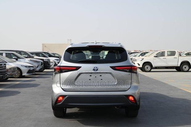 New Toyota Highlander Hybrid 2023 Silver