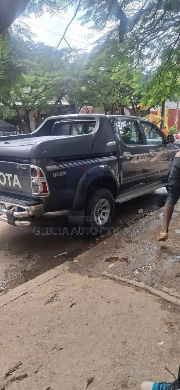 Toyota Hilux 2015 Gray