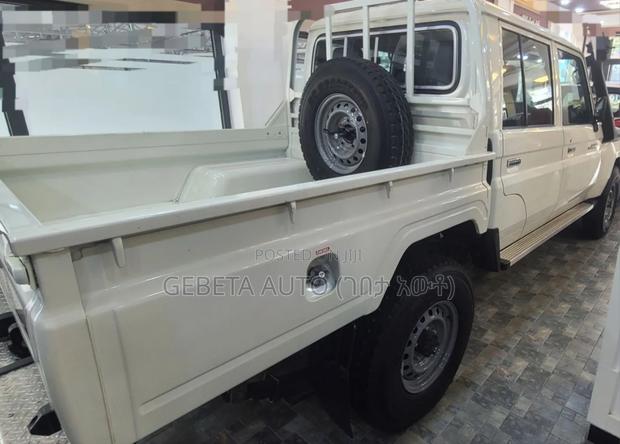 Toyota Land Cruiser 2022 White