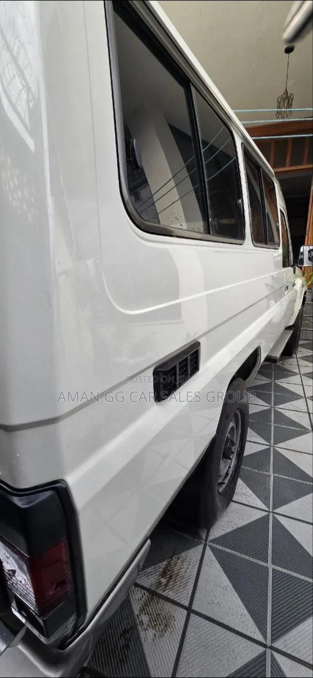 Toyota Land Cruiser 2018 White