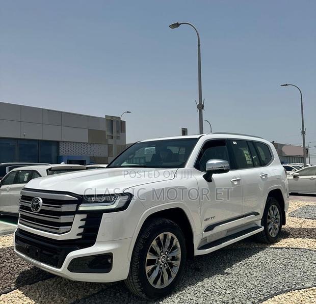 New Toyota Land Cruiser LC300 2025