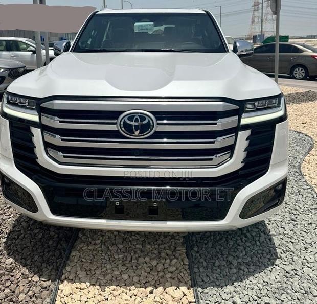New Toyota Land Cruiser LC300 2025