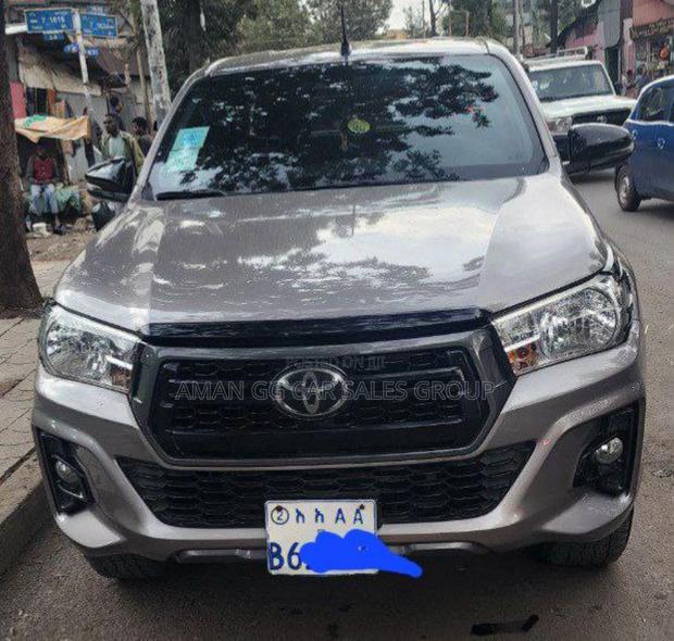 Toyota Hilux 2020 Gray