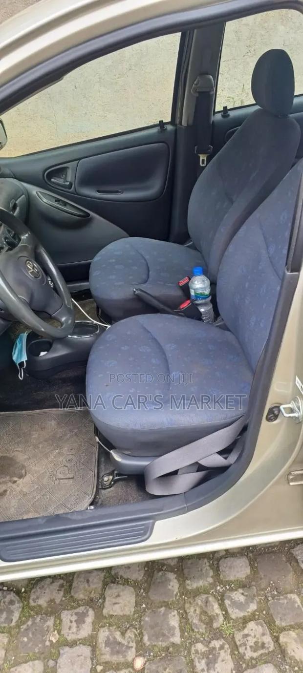 Toyota Vitz 2001