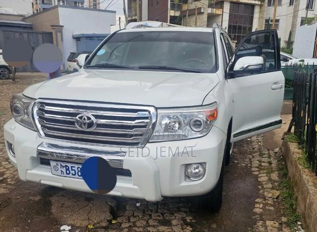 Toyota Land Cruiser 2012 White