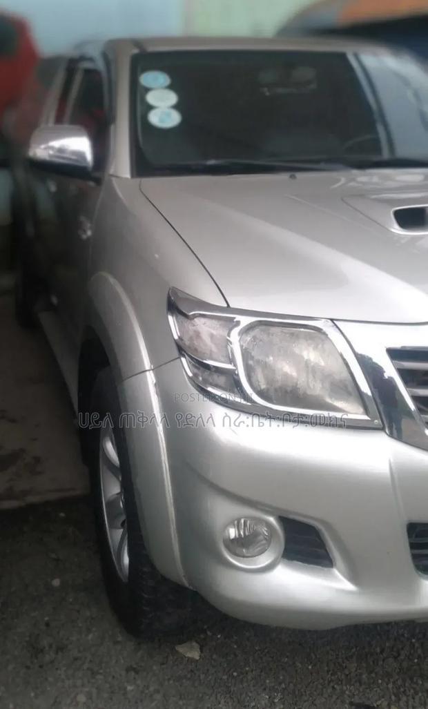 Toyota Hilux 2012 Silver
