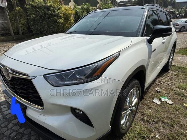 Toyota Highlander Hybrid 2023 White