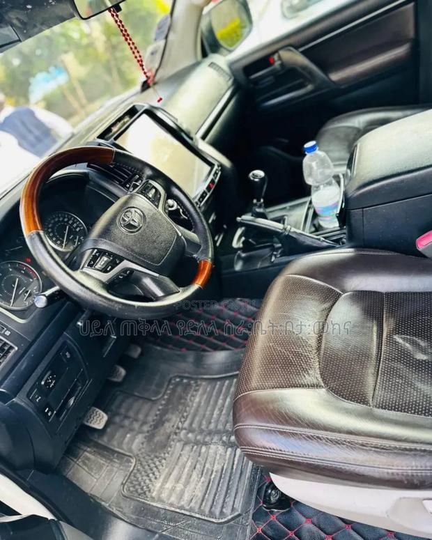 Toyota Land Cruiser 2011 Ivory