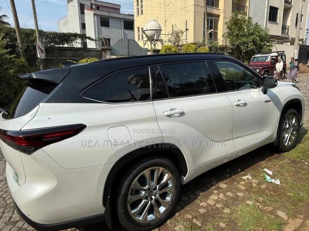 Toyota Highlander Hybrid Limited 2024 Ivory