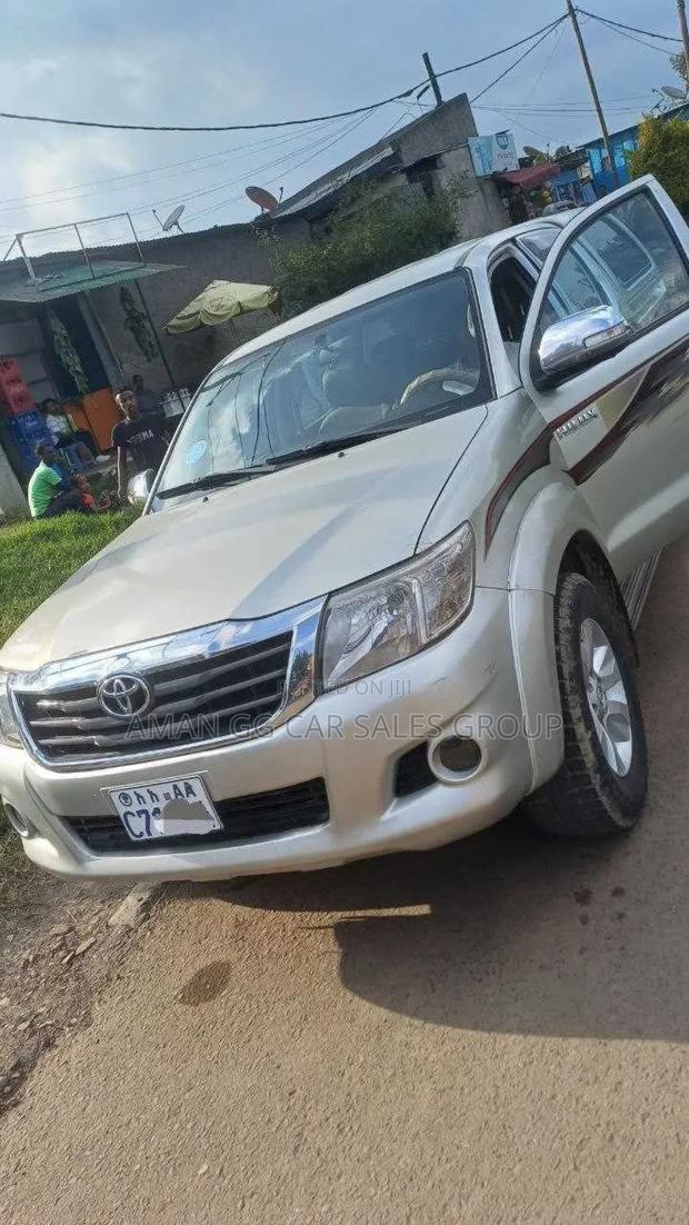 Toyota Hilux 2015 Gray