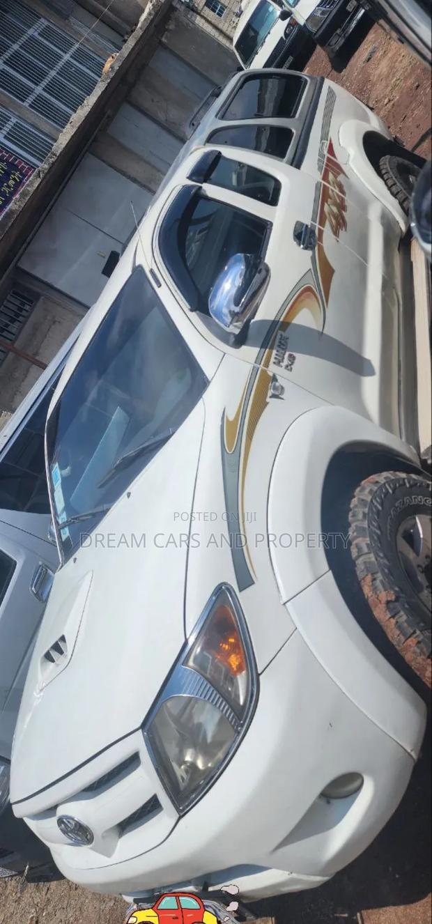 Toyota Hilux 2.5 D-4D 4X4 SRX 2009 White