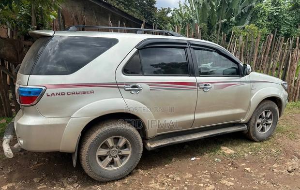 Toyota Fortuner 2010 Gray