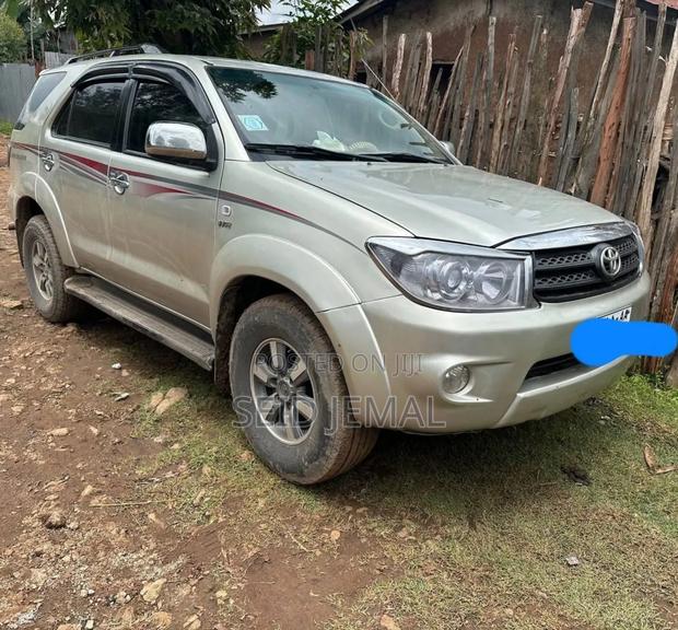 Toyota Fortuner 2010 Gray