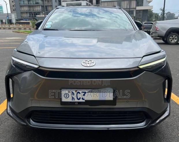 Toyota bZ4X 71.4 kWh FWD 2022 Gray
