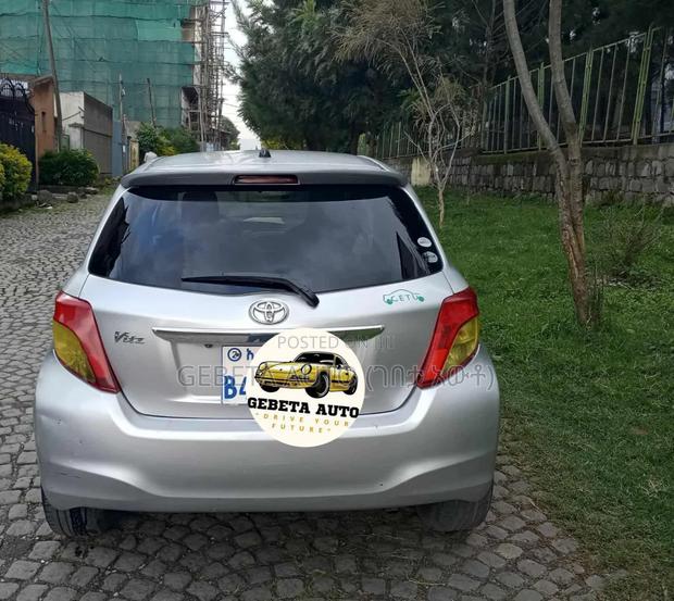 Toyota Yaris 2012 Silver