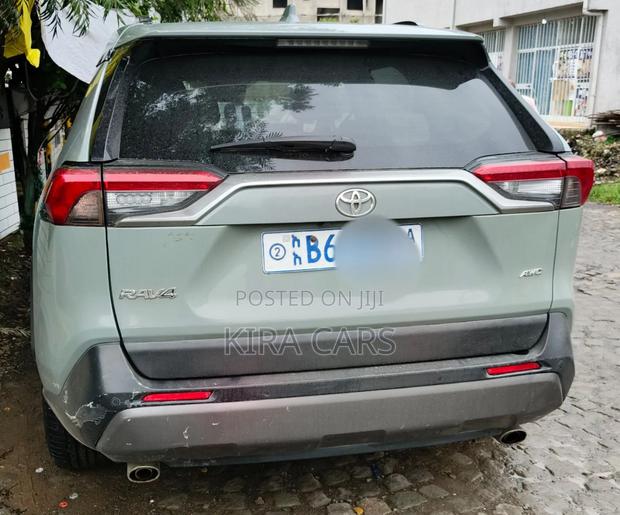 Toyota RAV4 2020 Green